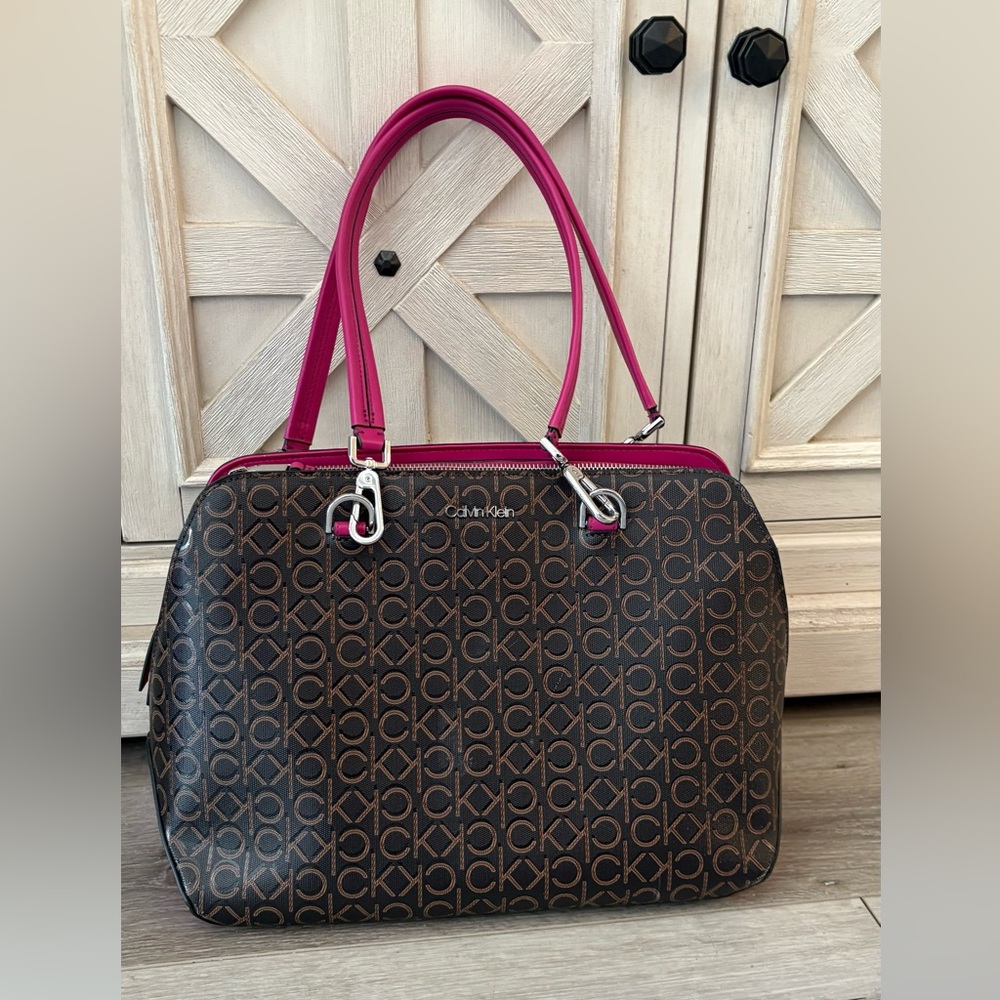 NWOT CALVIN KLEIN HAYDEN SIGNATURE TRIPLE COMPARTMENT CHAIN SATCHEL